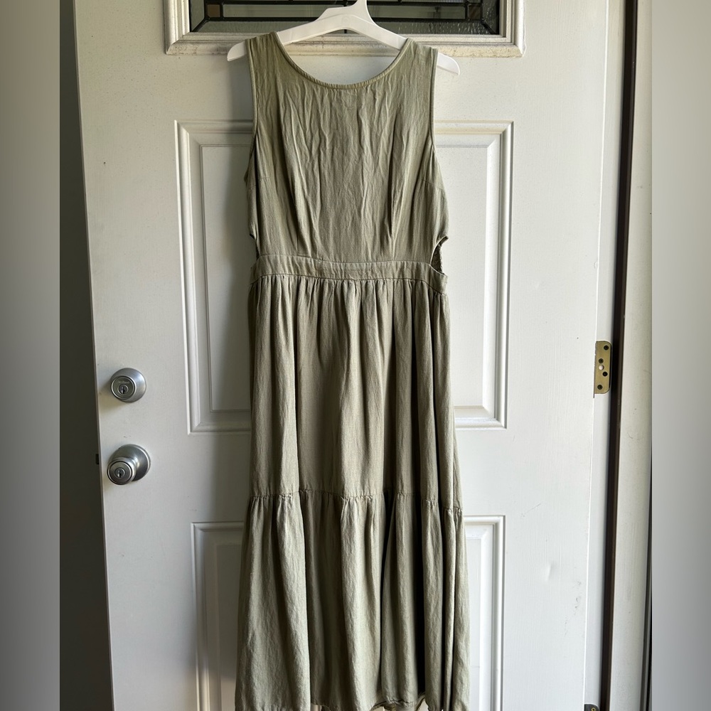 Mid length olive green dress. Size large. Worn a few times.